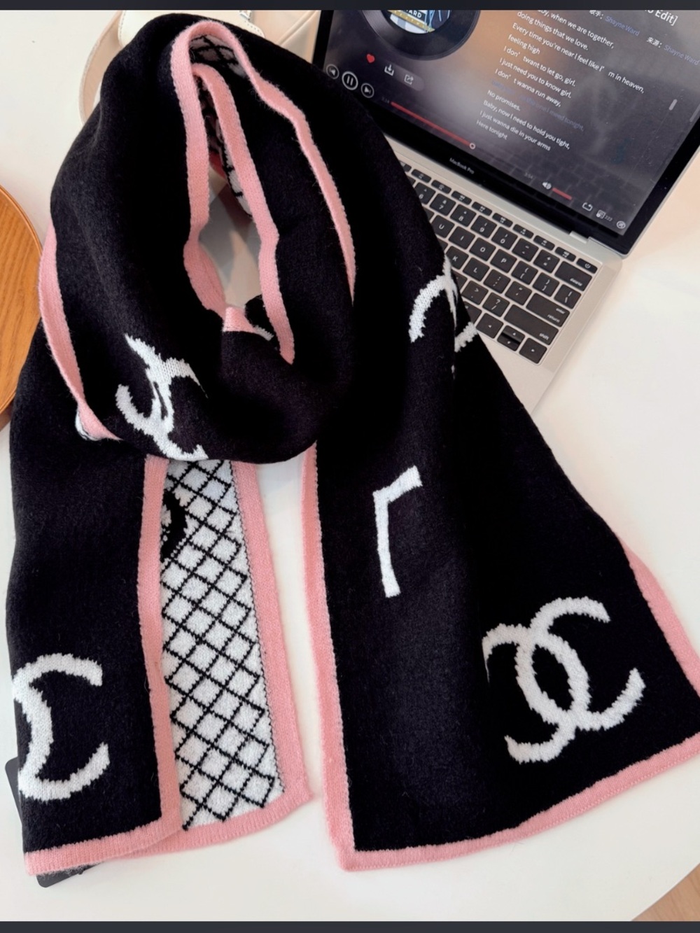 Double C Designer Black Pink Trim Letter Logo cashmere Blend Scarf
